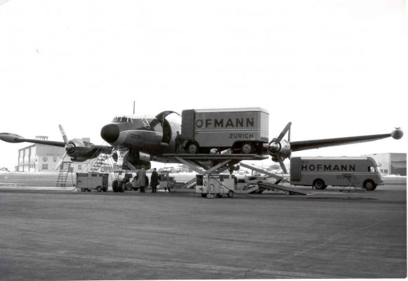 Removal truck and trailer of W. H. Hofmann & Co. AG, loading a Super Conny – 1970’s